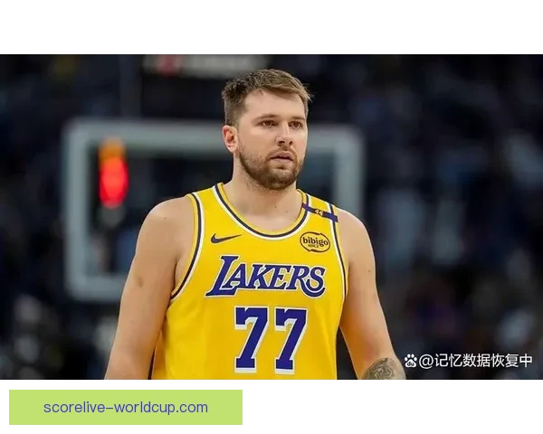 湖人首节崩盘大比分落后雷霆 东契奇状态低迷里夫斯伤情成疑